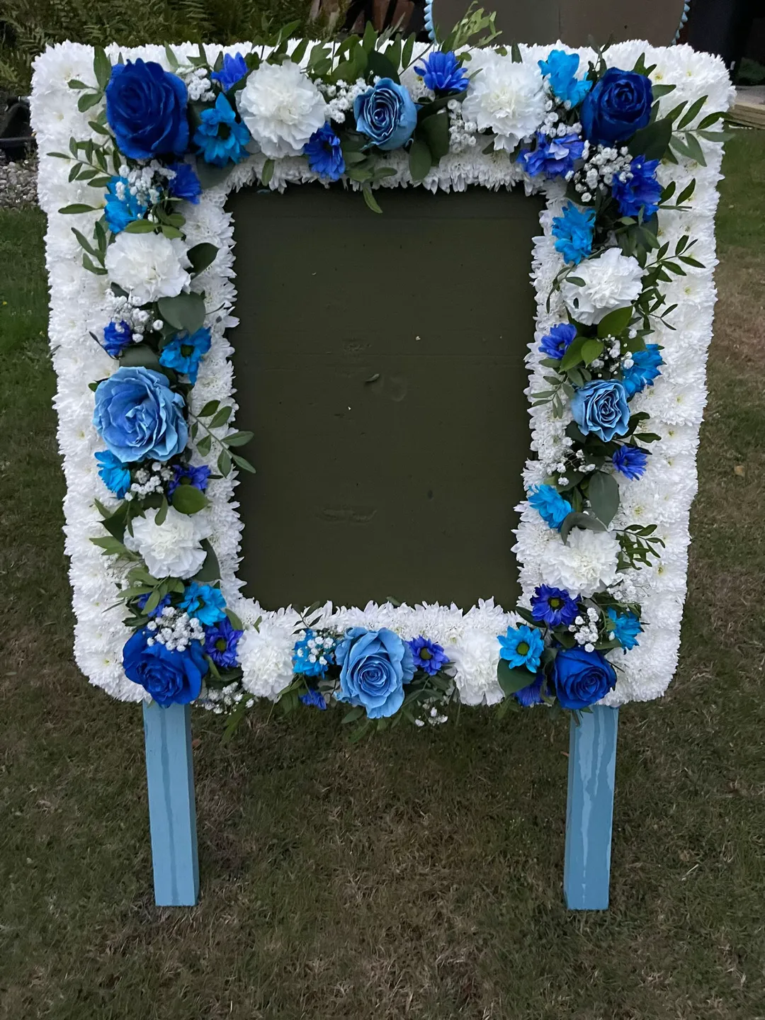 Photo frame tribute