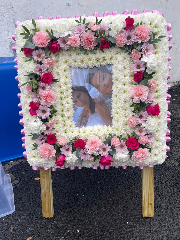Photo frame tribute