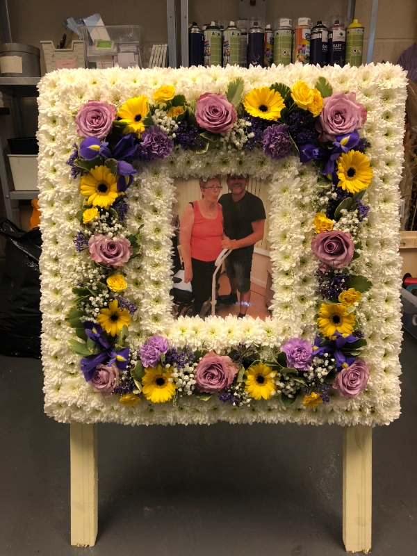 Photo frame tribute