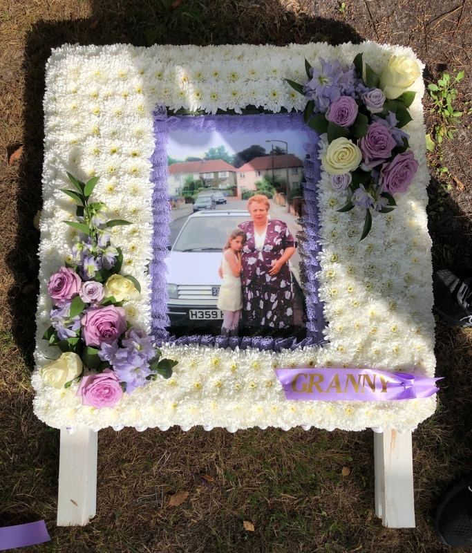 Photo frame tribute