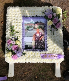Photo frame tribute