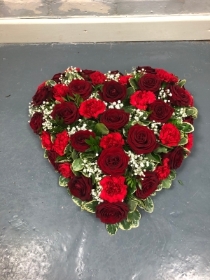 Red Roses and Carnation loose heart tribute